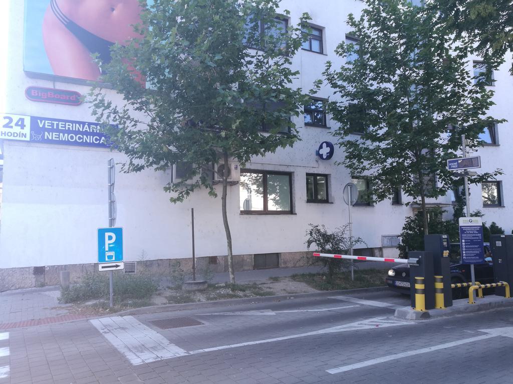 Apartment Maximilian Bratislava Exterior photo